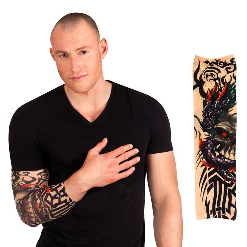 Manchon de tatouage avec un dragon noir et un crane